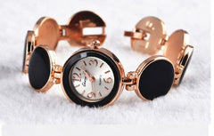 Timeless Chic Wafer Design Round Dial Bracelet Watch